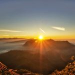 Sun_rise_at_Adam's_peak,_Sri_lanka